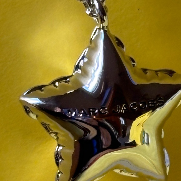 ⭐️ MARC JACOBS BALLOON STAR NECKLACE ⭐️ NWT ⭐️ - Picture 9 of 16